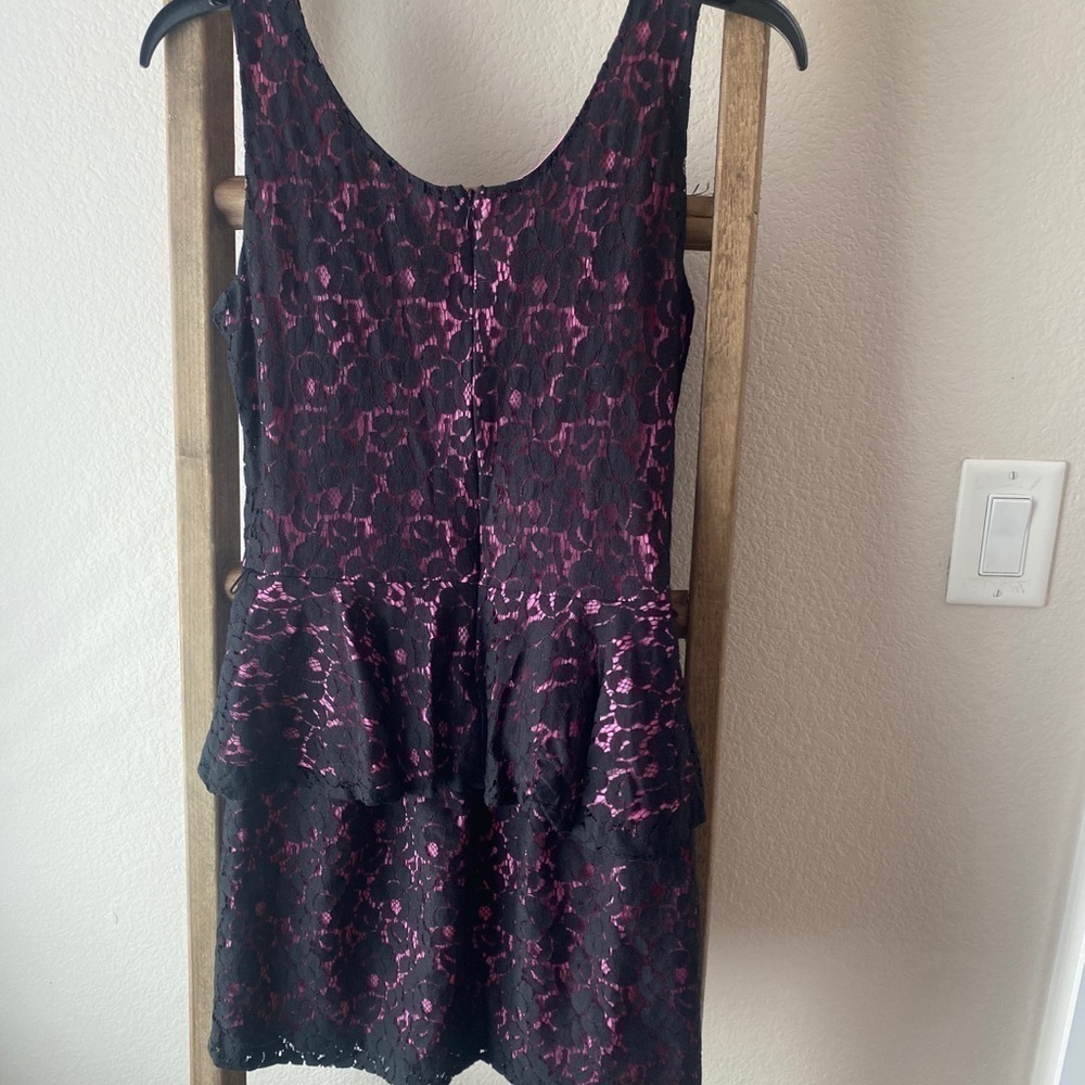 Pink and black lace peplum mini dress - Picture 4 of 5
